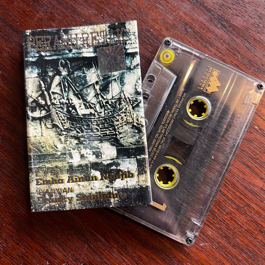 Kaset Pita Perahu Retak