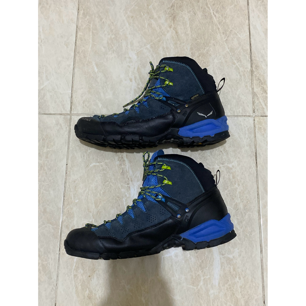Preloved Sepatu outdoor Gunung Size 45