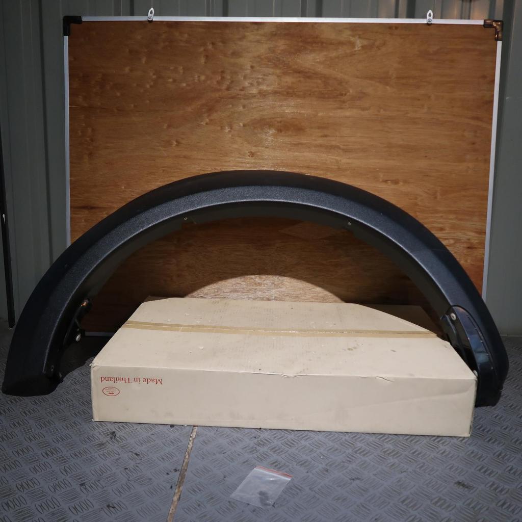 223 Cover Fender Depan Mitsubishi Pajero Exceed 2012