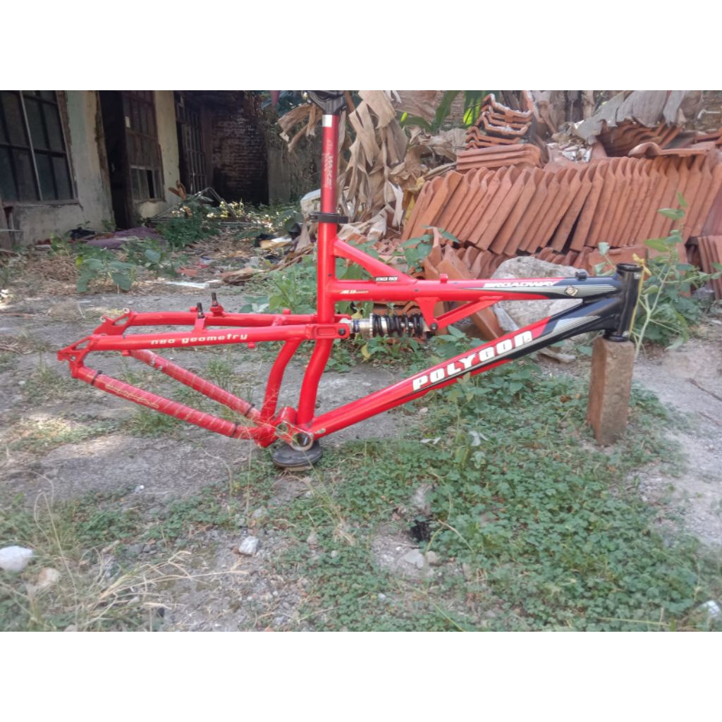 Frame Polygon Broadway 26