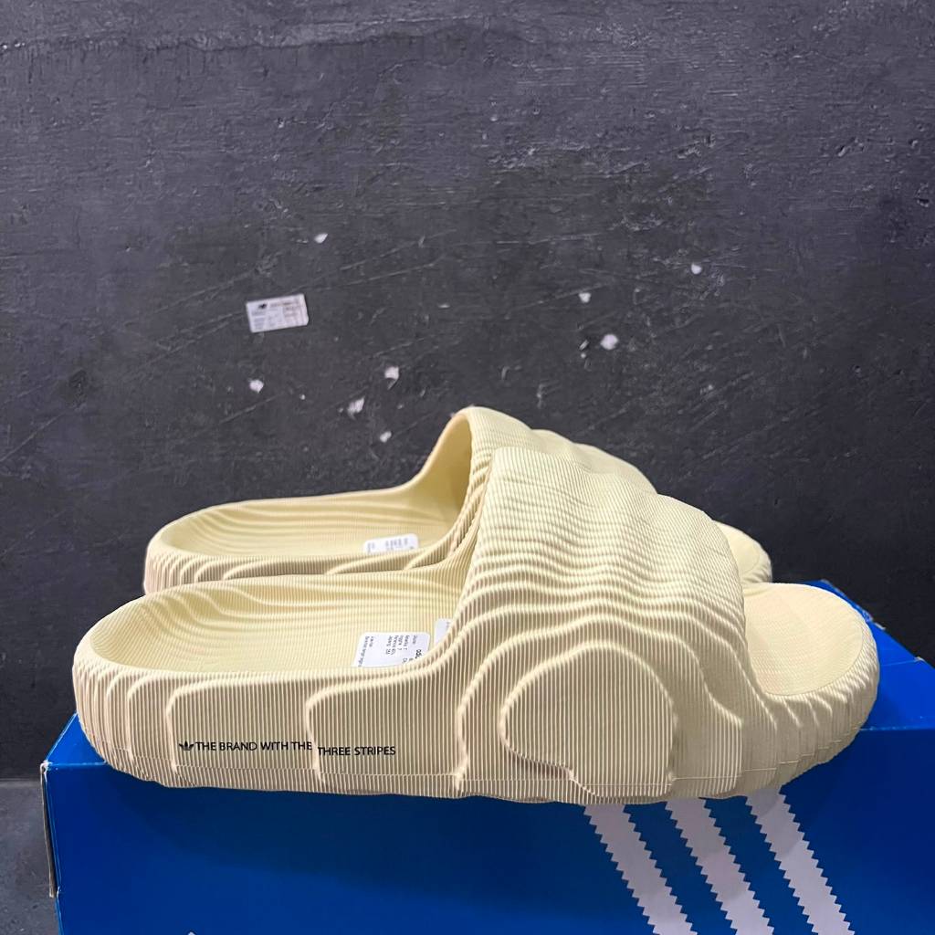 Cream (22 Desert Sand)