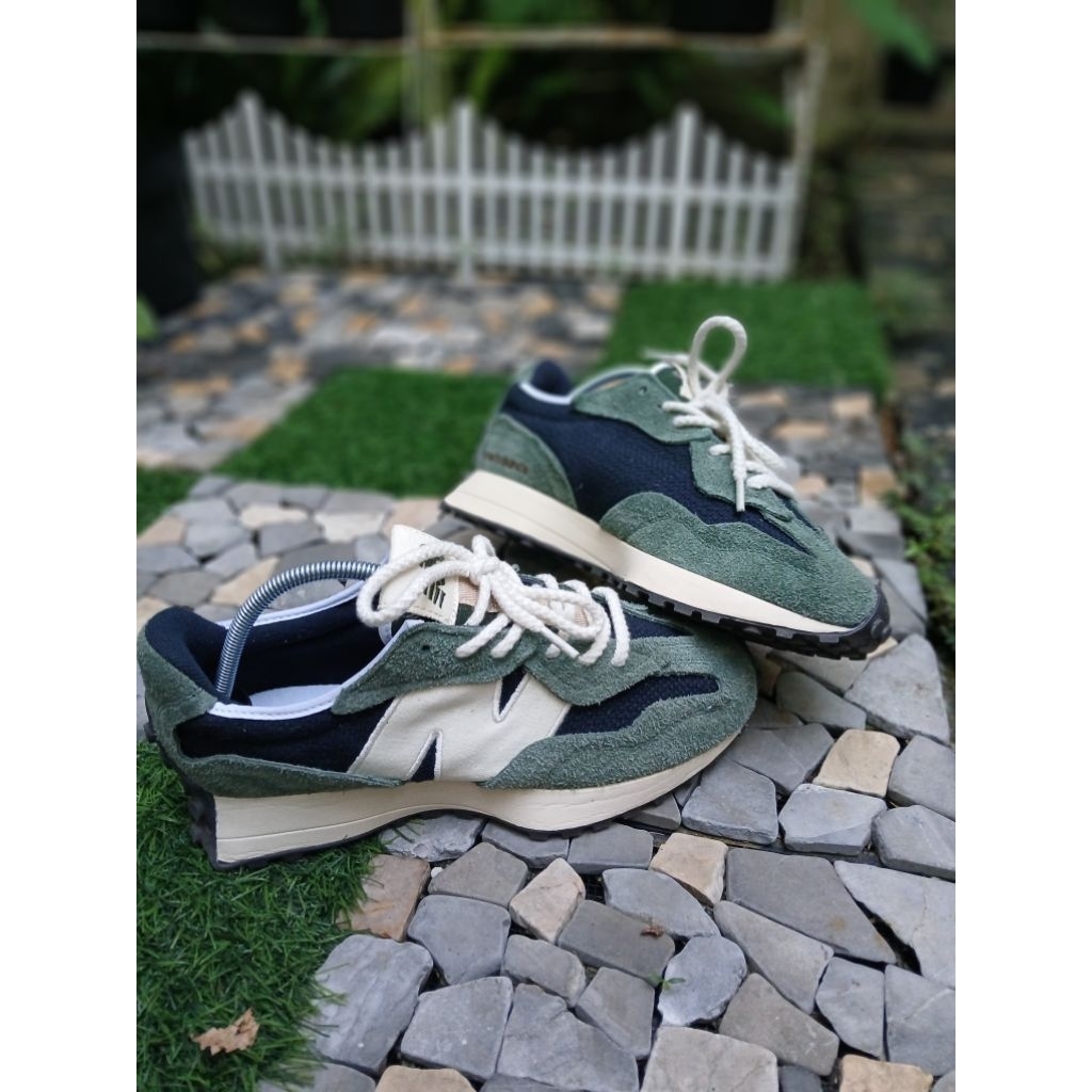 Sepatu NB 327 | Trainers Midnight Green' | Size 44/28