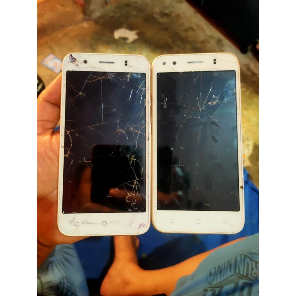 lcd Evercoss B75a minus retak sentuh normal