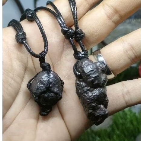 kalung Liontin Batu mounta besi natural