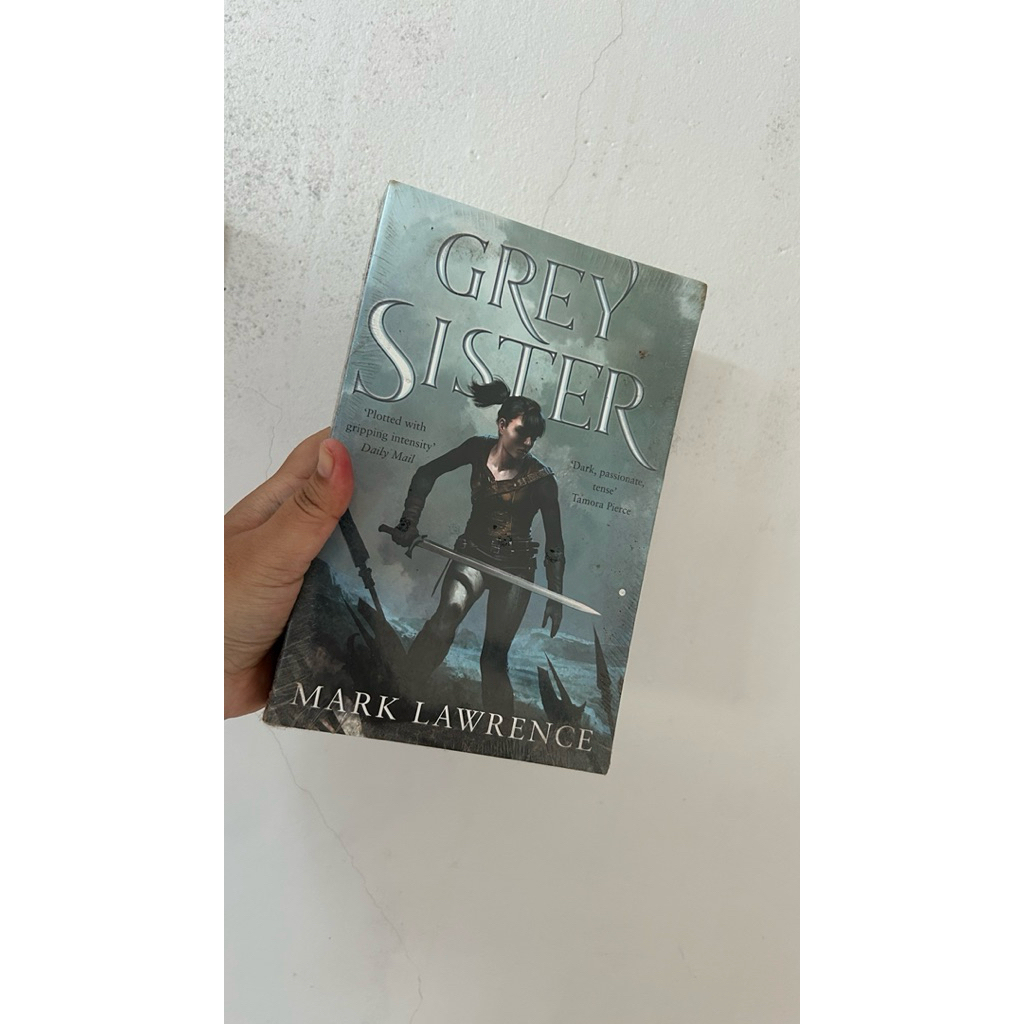 novel Mark Lawrence - Grey Sister