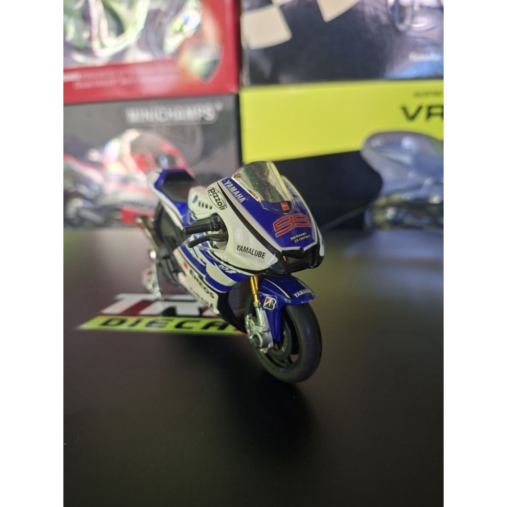 Maisto yamaha YZR-M1 jorge lorenzo 2012 skala 1:18