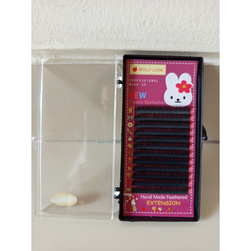Bulu Mata molly luna