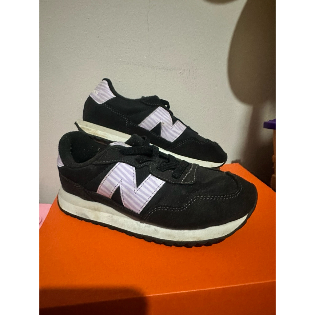 Borongan 4pcs sepatu anak 100% original (NB, Nike, Puma)