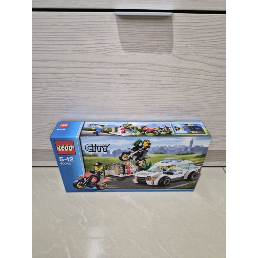 LEGO 60042 City : High Speed Police Chase (MISB)