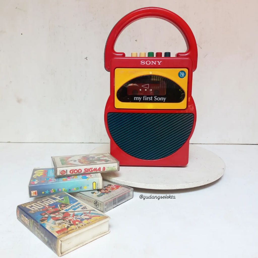 Pemutar Kaset Portable Dekorasi Retro Vintage My First Sony TCM – 4000
