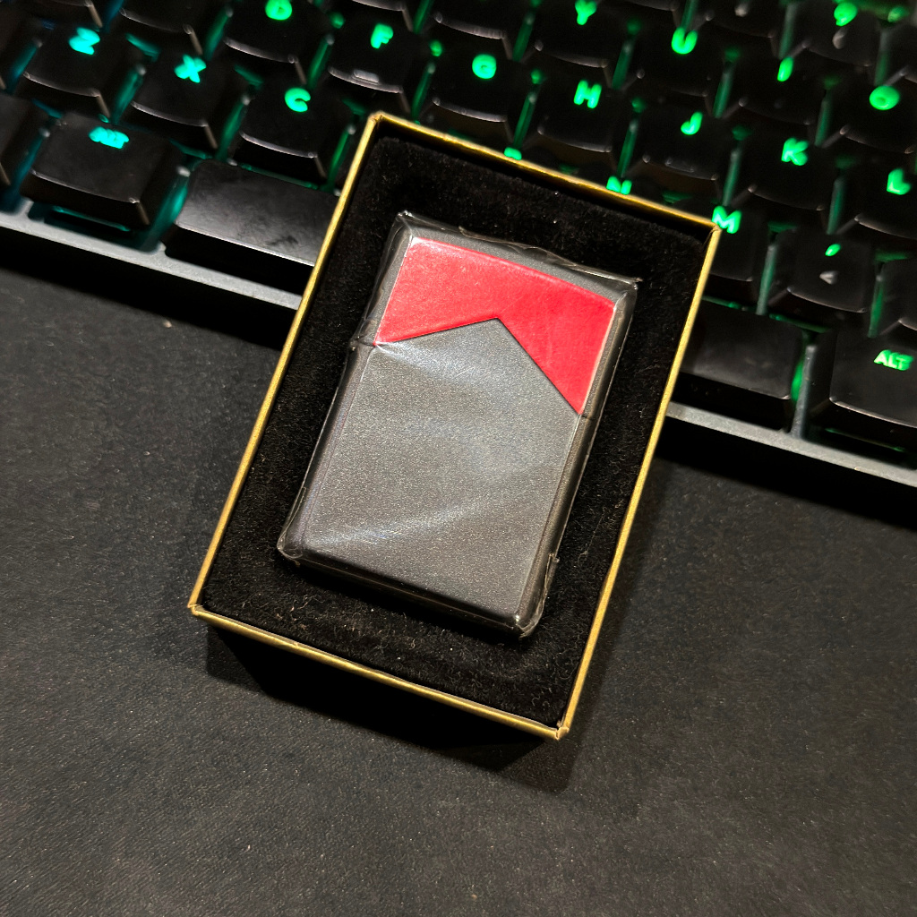 Zippo Marlboro Red roof very rare brand new original 100% made in USA
