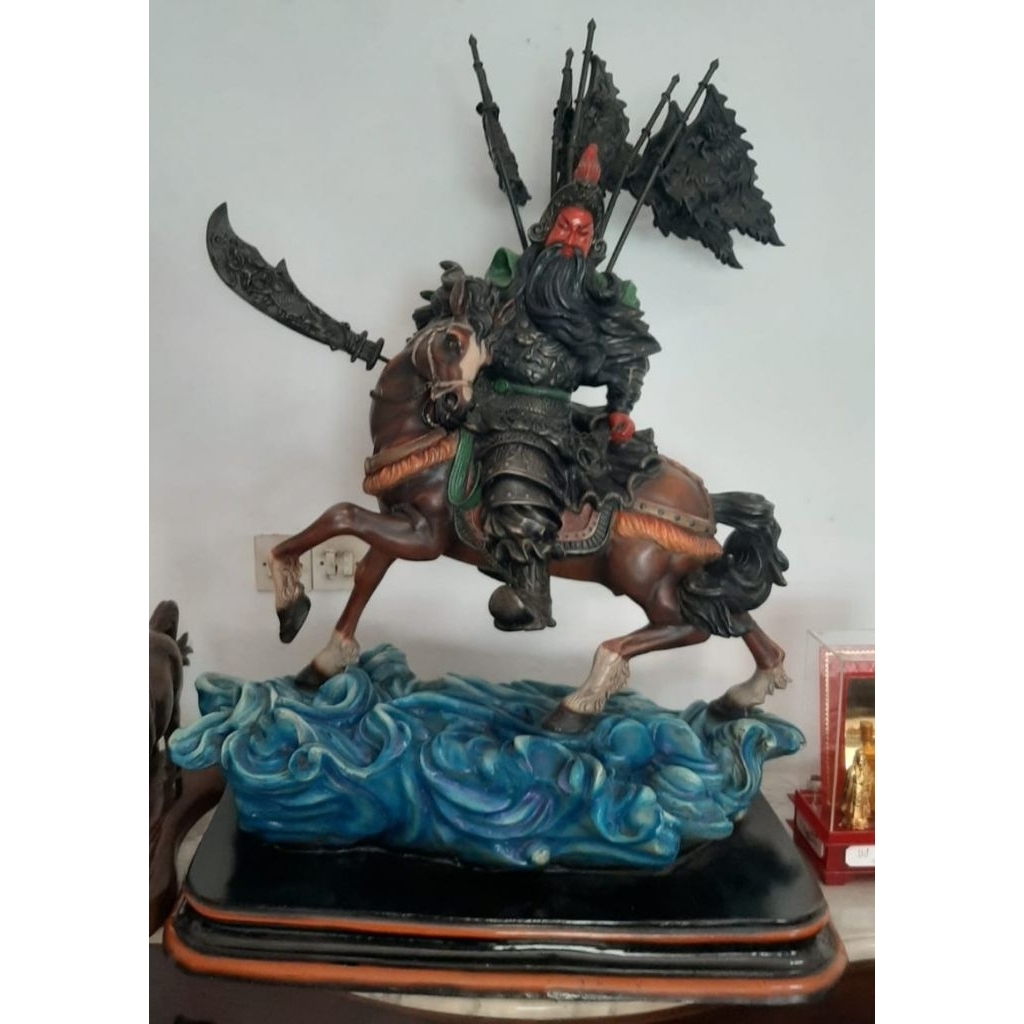 Patung Guan Yu Beserta Meja