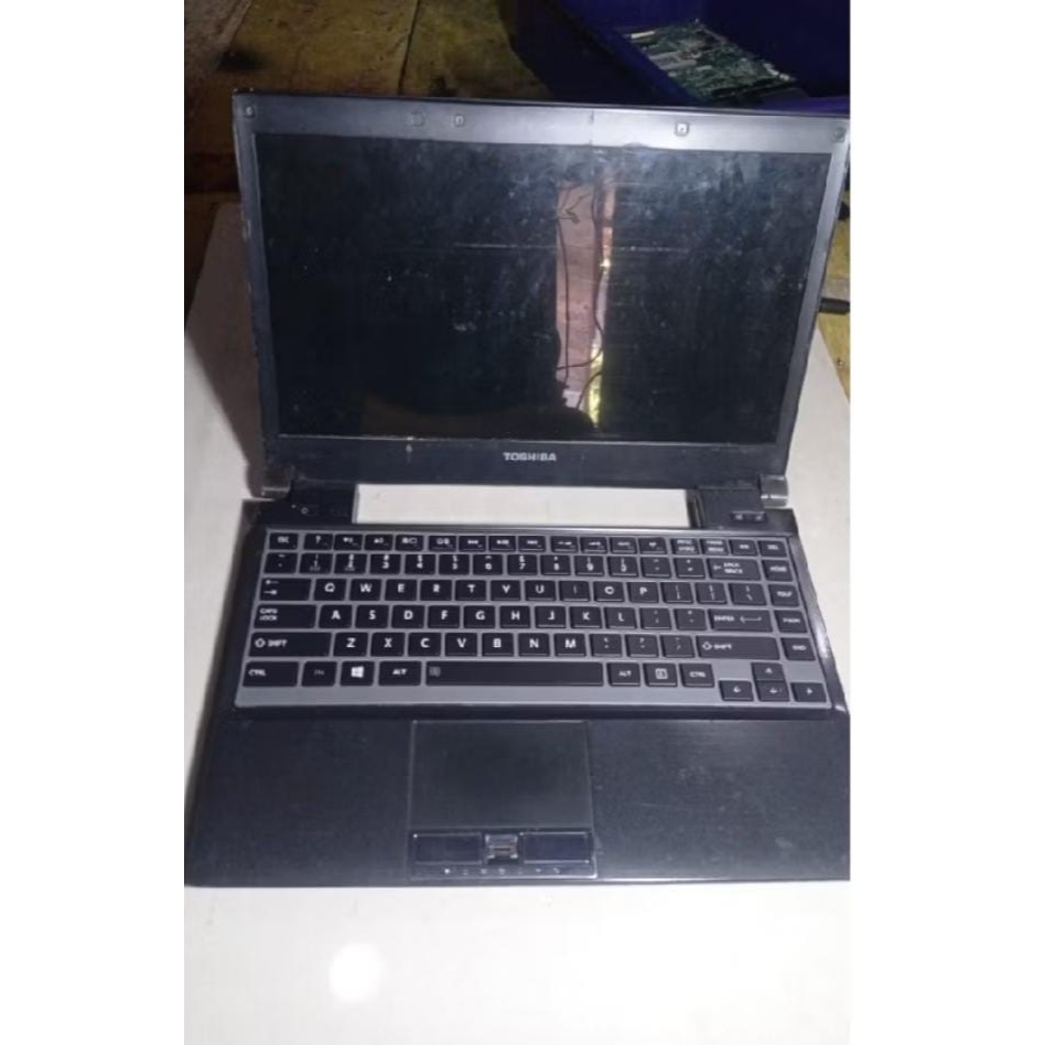 Engsel Toshiba R732.