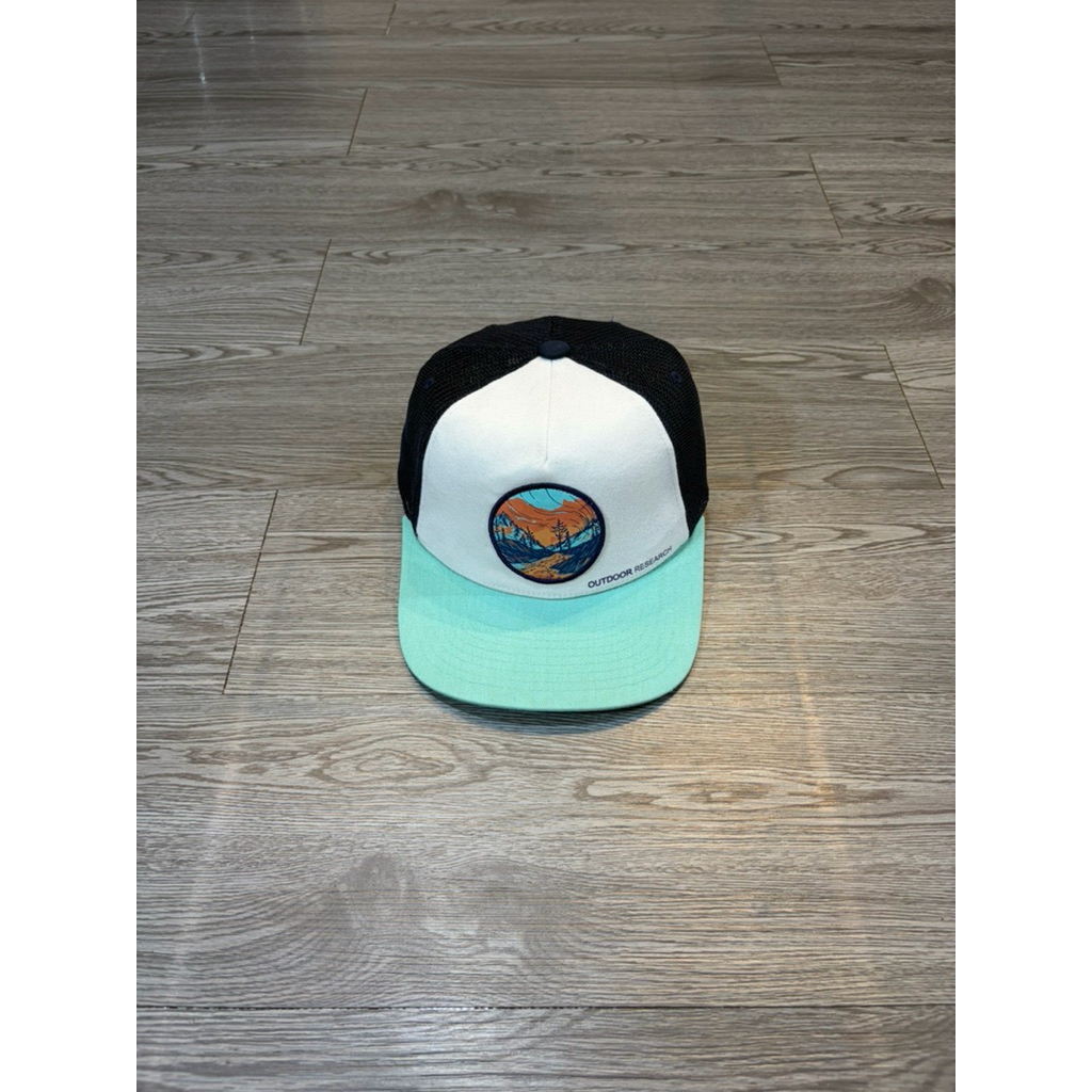 Topi Trucker outdoor research