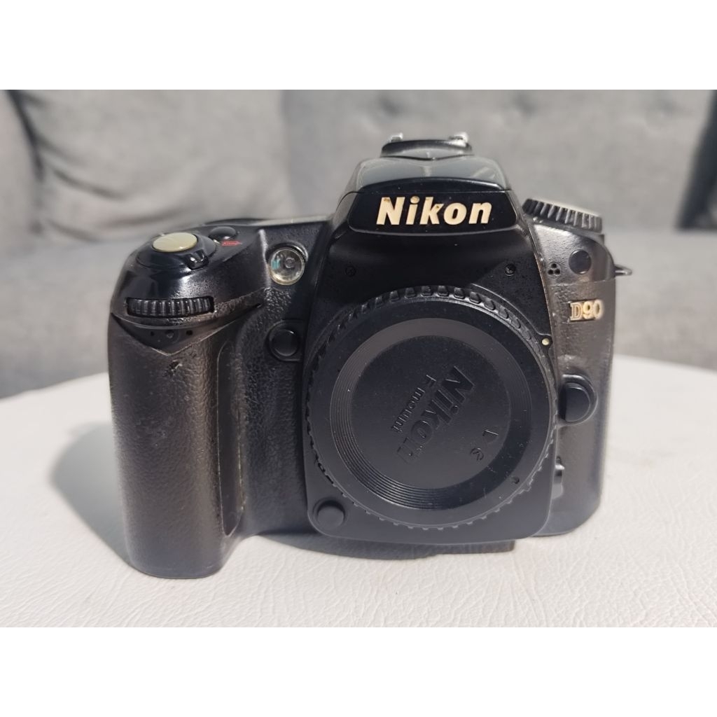 Kamera Nikon D90 Bahan