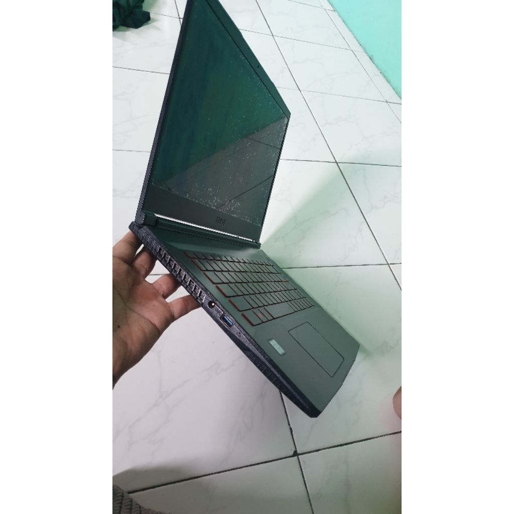 Laptop MSI-GF63