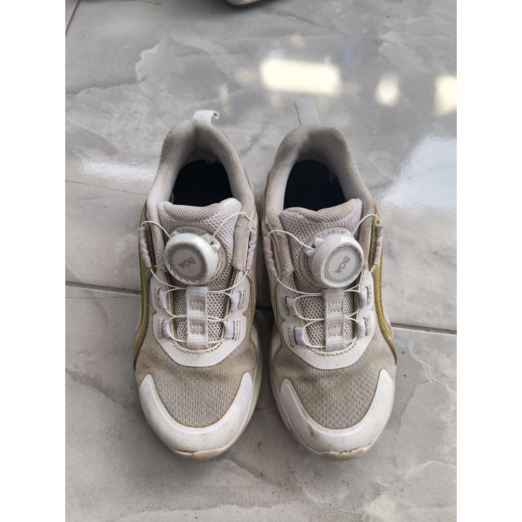 Sepatu Anak FilaBoa Size 30 Insole 18,5cm Warna Putih Preloved