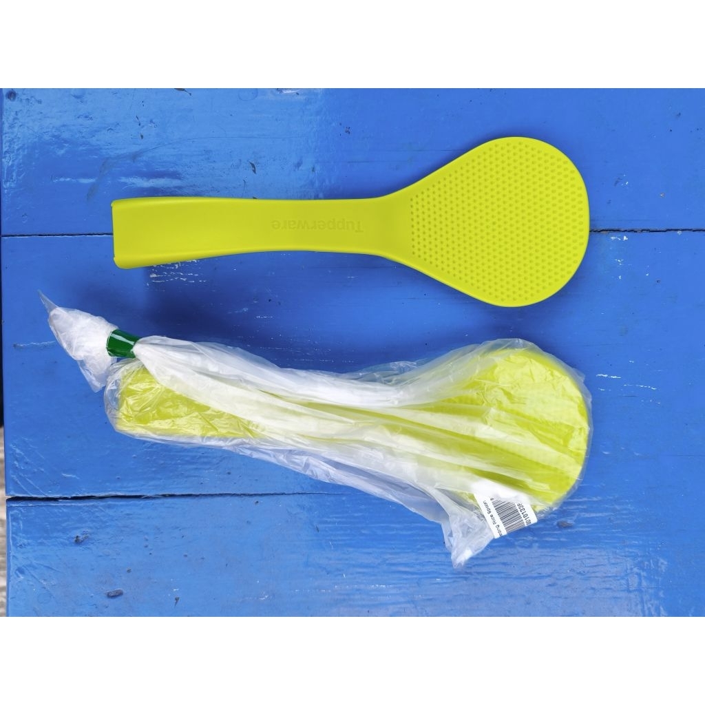 centong nasi tupperware/entong nasi/irus/sendok nasi