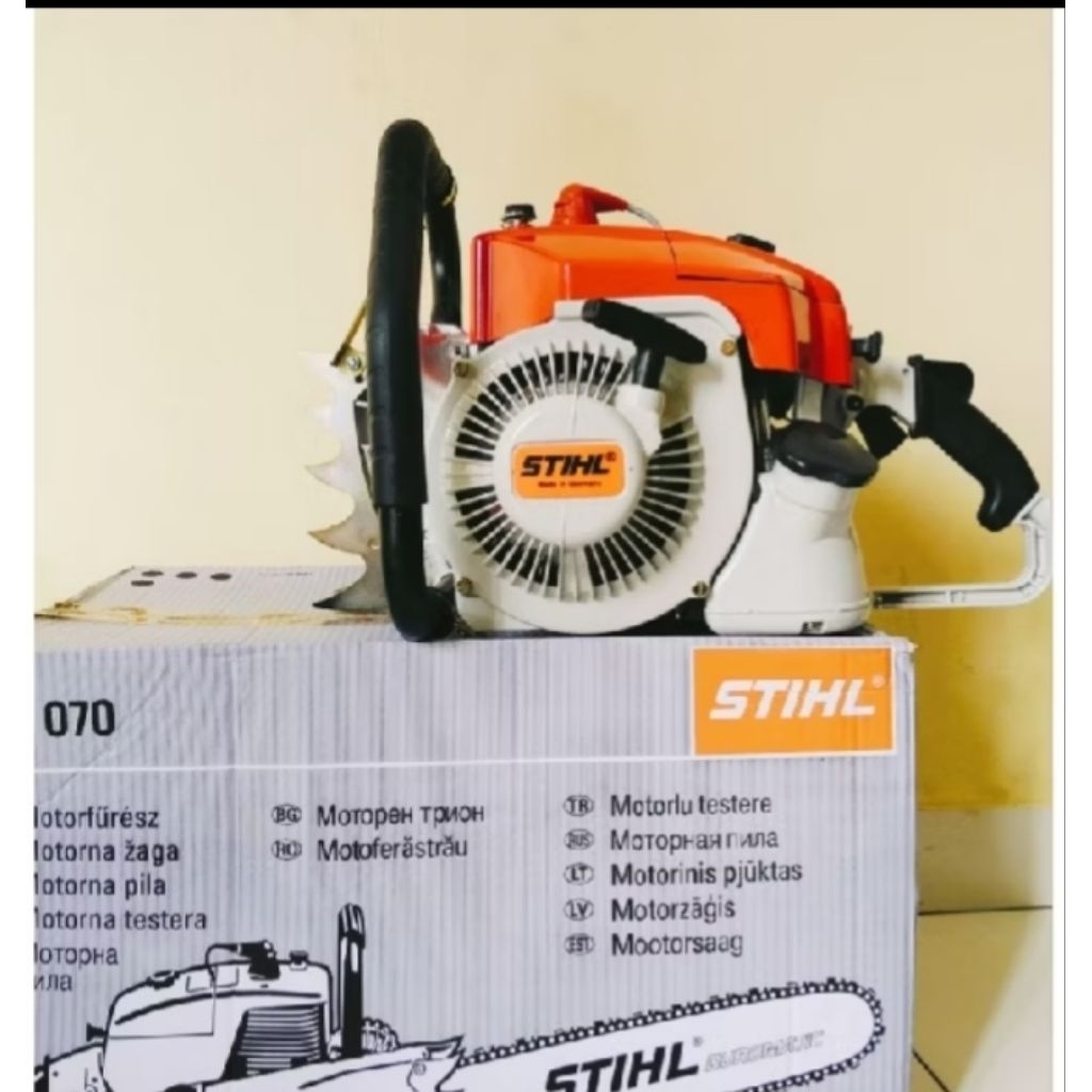 Mesin Potong Kayu STIHL TAMPA BAR DAN RANTE SENSO ONLY, Desain Ergonomis, Kapasitas Bahan Bakar 1.20