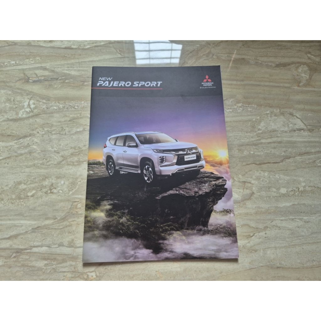 brosur katalog mobil mitsubishi pajero sport 2025 leaflet