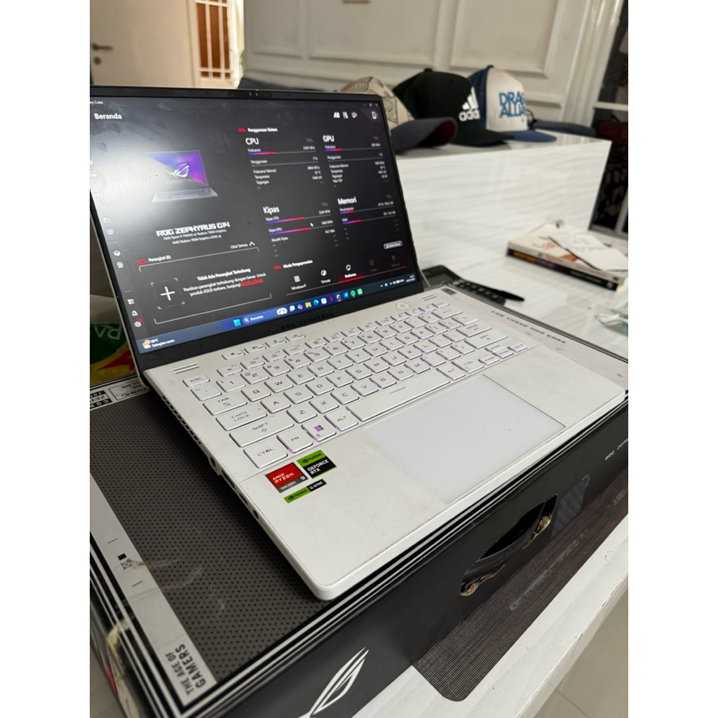 ASUS ROG ZEPHYRUS G14 R9 7940HS RTX 4060 8 GB