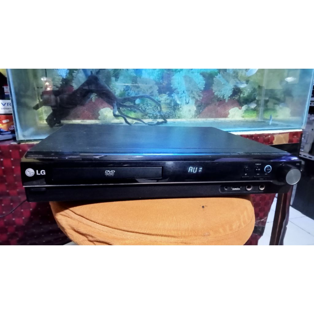 DVD home theater merk LG Model HT-303SU-A2 gak ada remot maupun speakernya