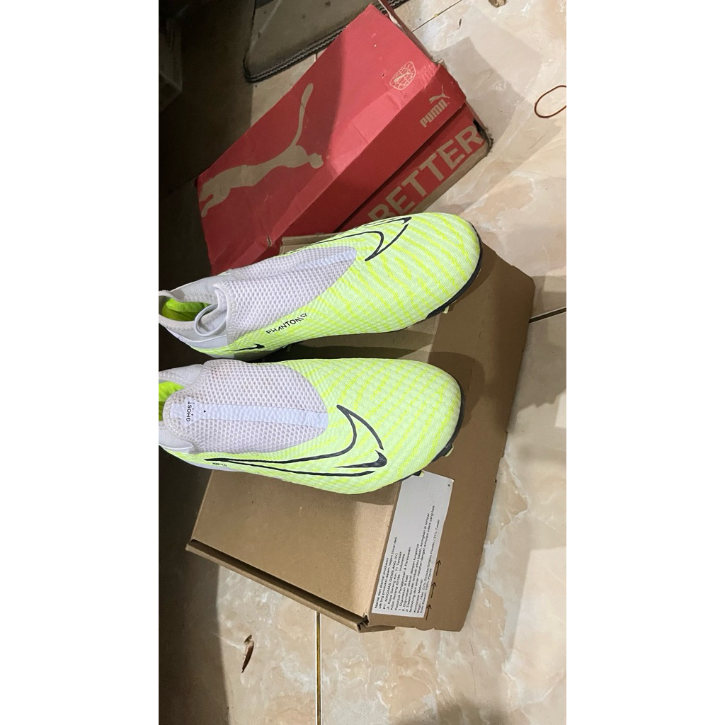 Nike phantom Ghost