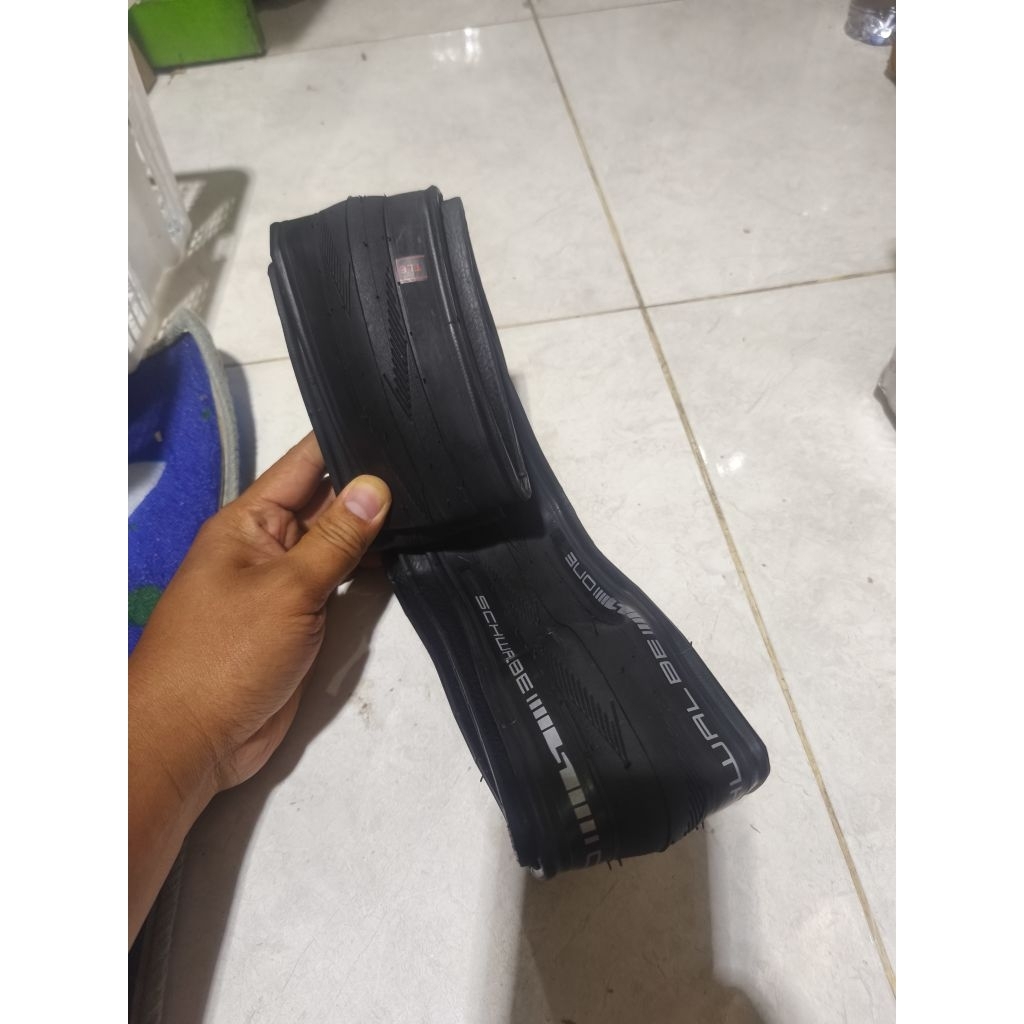 Schwalbe ONE  Ban Sepeda Roadbike 700x28 c TLE HITAM 1 pcs