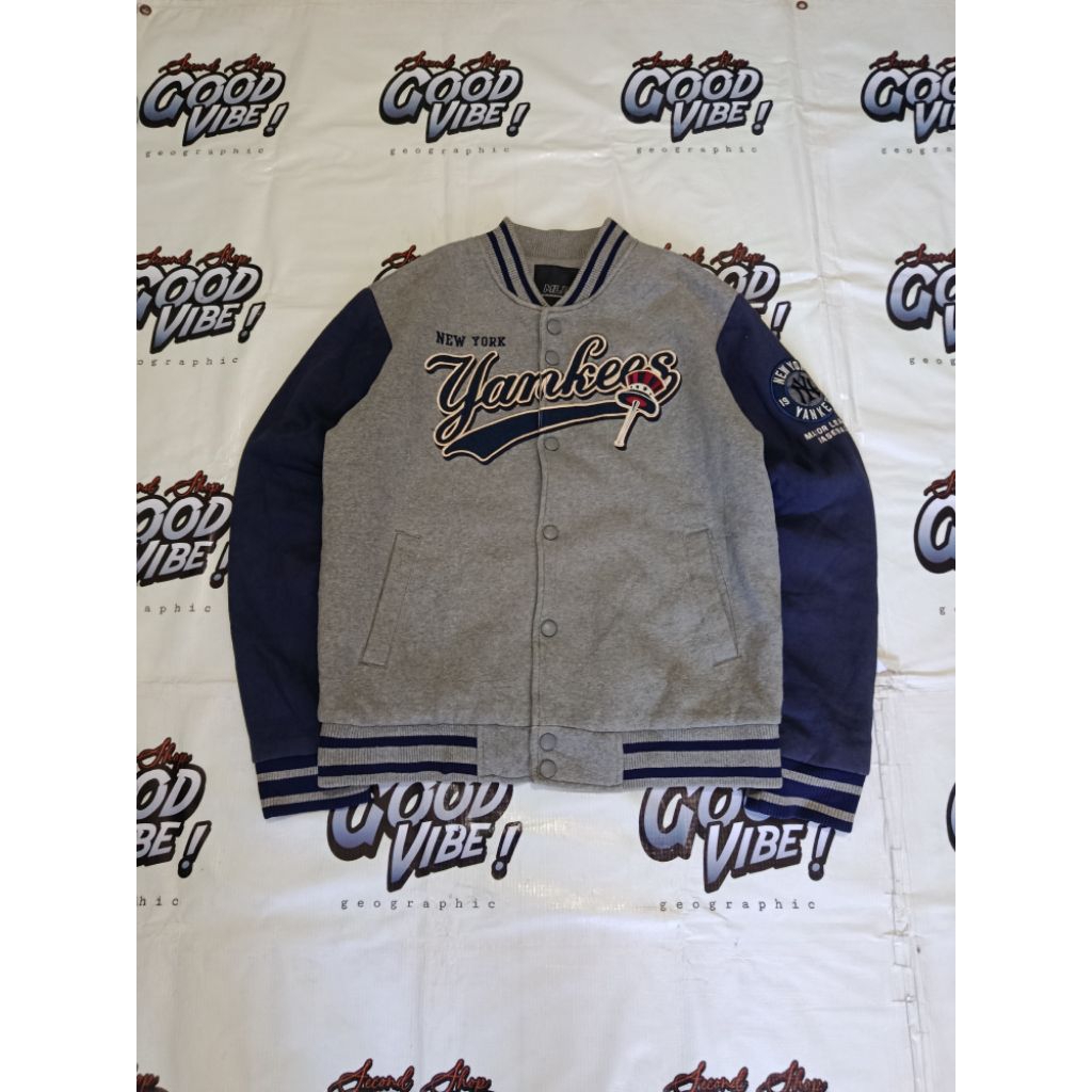 varsity mlb yankes tebal navy abu good condition