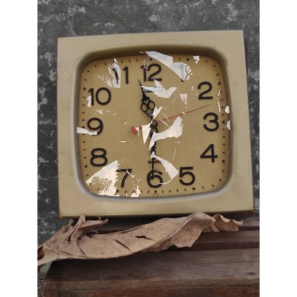 Jam Dinding Vintage Rhythm Quartz 70 - 80 an