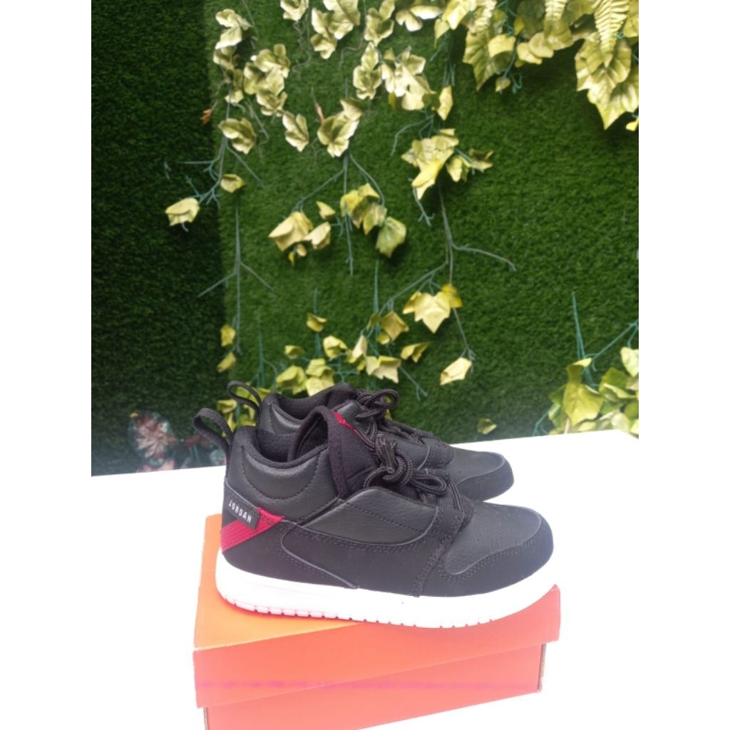 Sepatu Air Jordan Fadeaway anak size 29.5