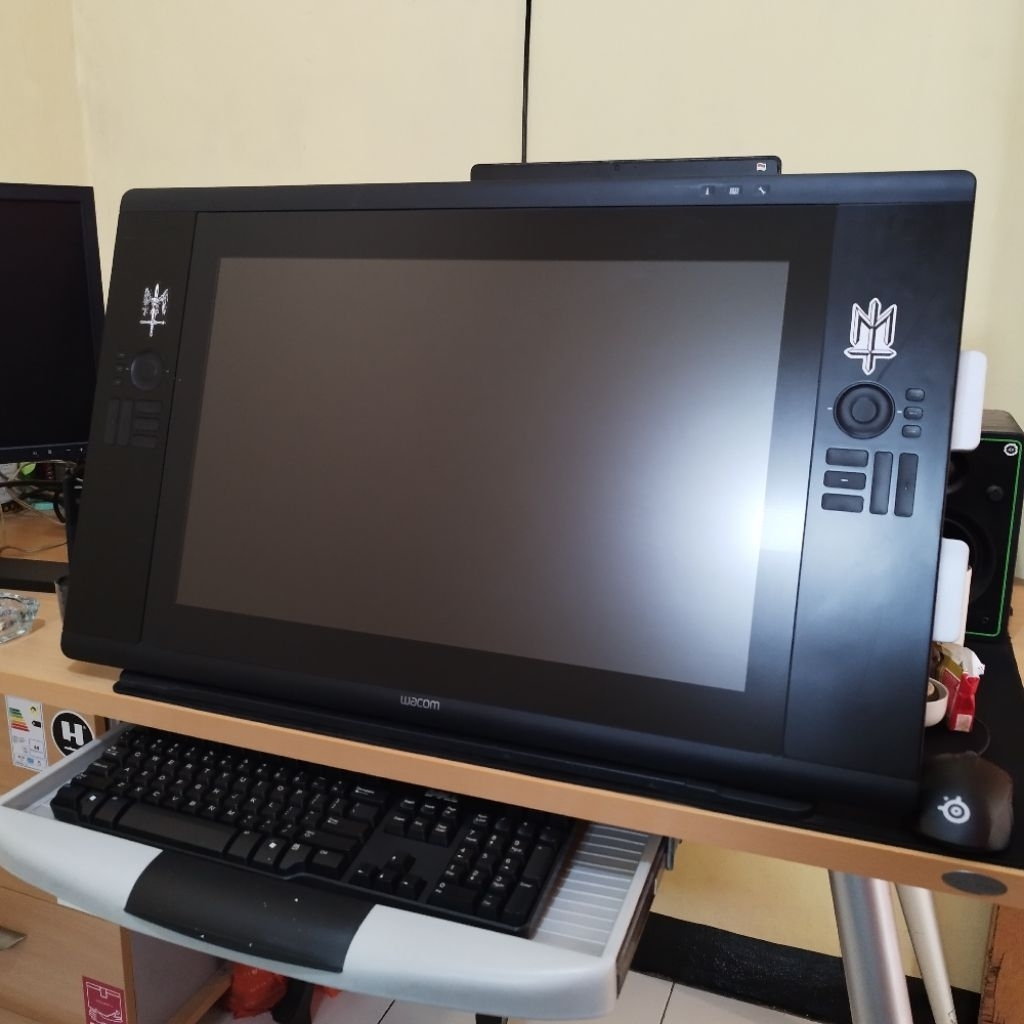 Wacom Cintiq 24HD Pro Creative Pen Display