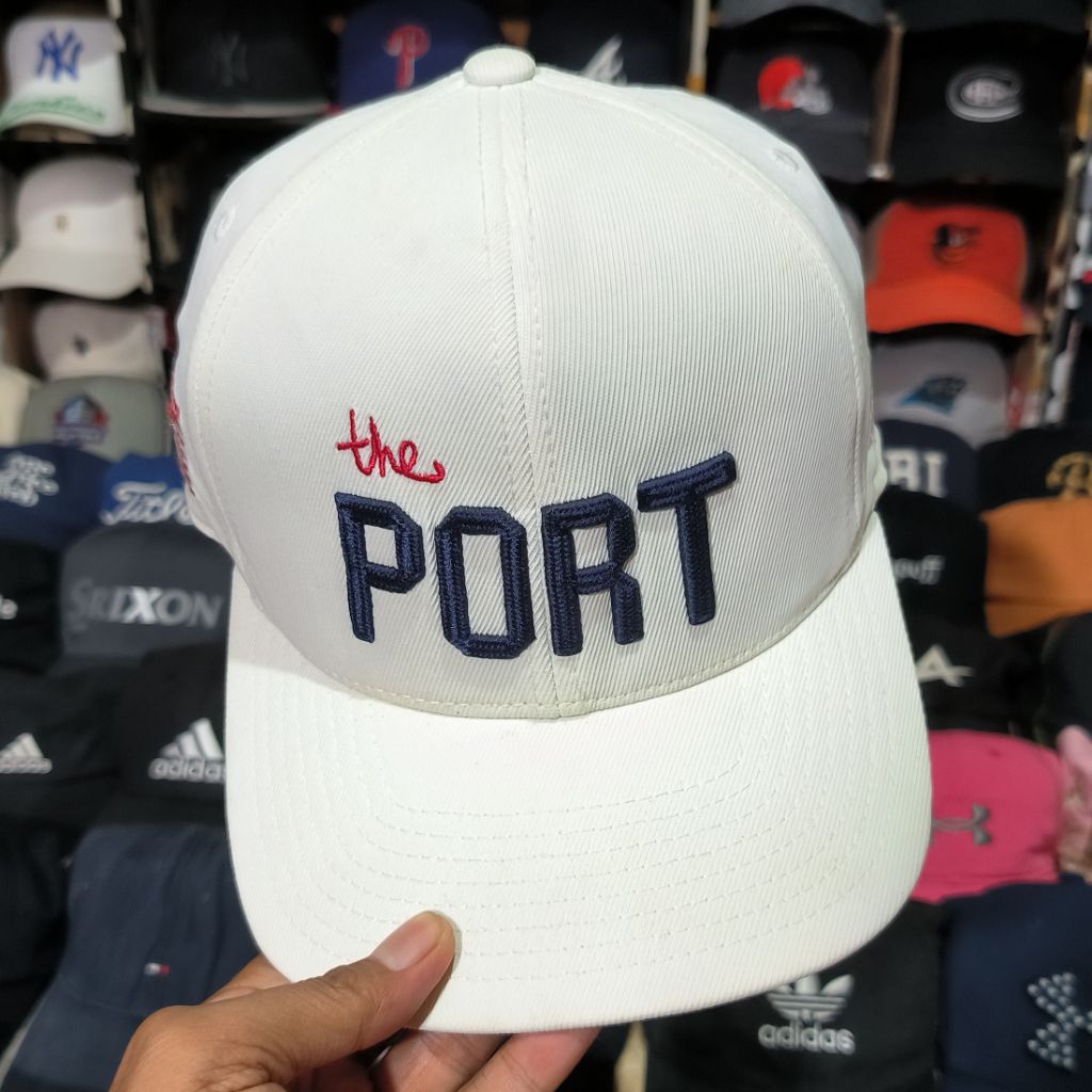 Topi golf G/FORE putih