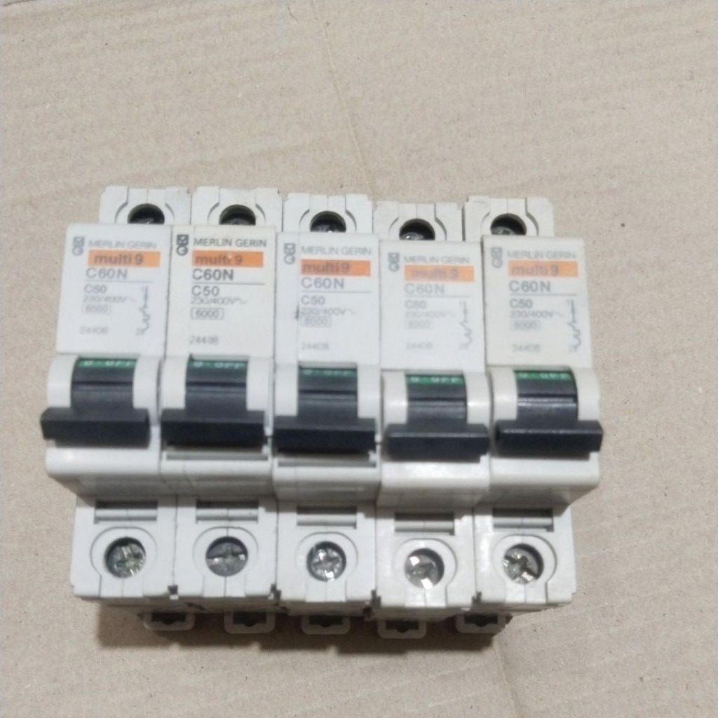 MCB Merlin gerin C60N satu pas barang kualitas ori dijamin normal
