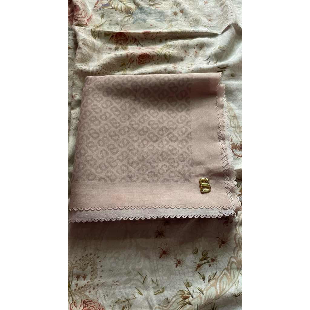 Buttonscarves tapis butter