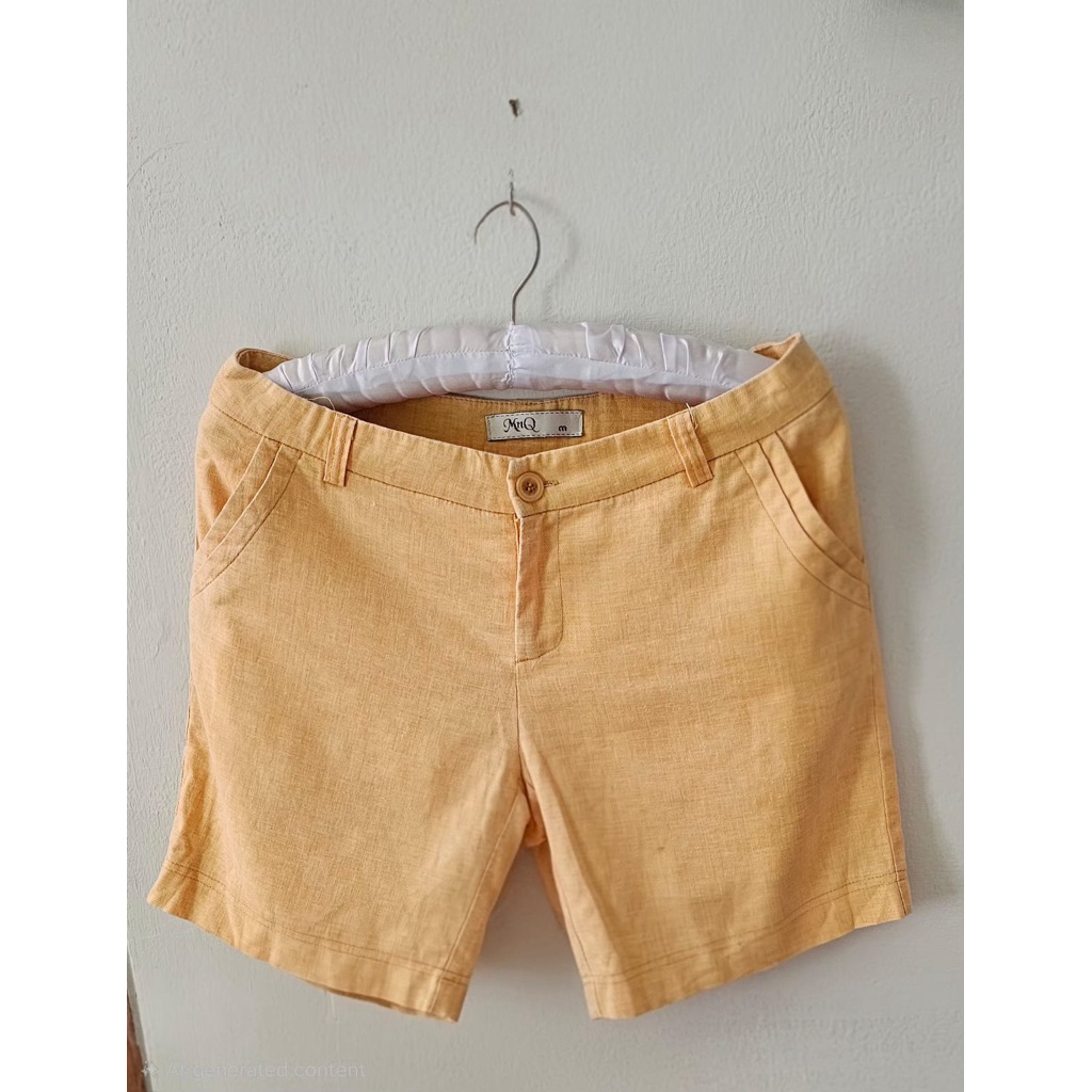 Celana pendek wanita kuning MNQ