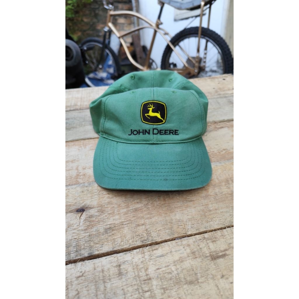 topi jhon deere