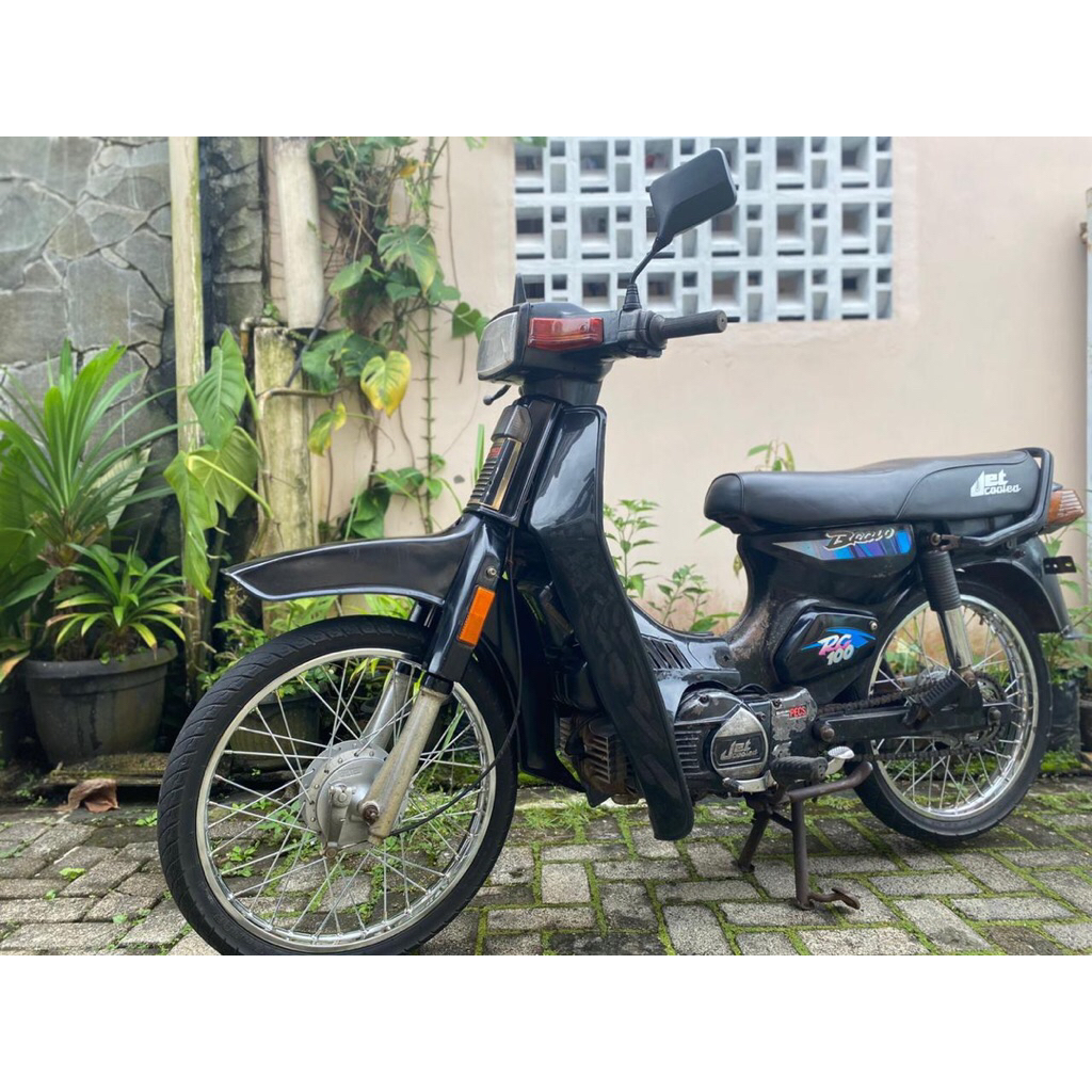 Suzuki Bravo RC 100 Motor Bebek 2-Tak 100cc Biru
