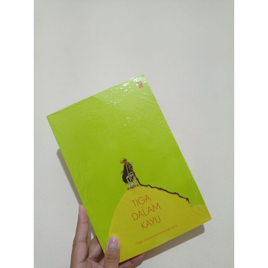 Novel TIGA DALAM KAYU - Ziggy Z Preloved Original Gramedia