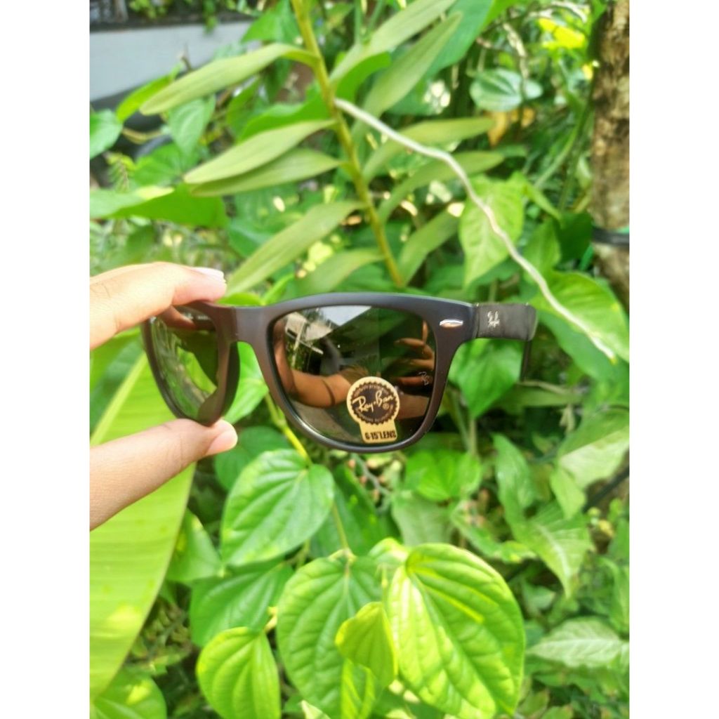 Kacamata vintage merk Rayban RB4105 601S Wayfarer Doff Folding Italy