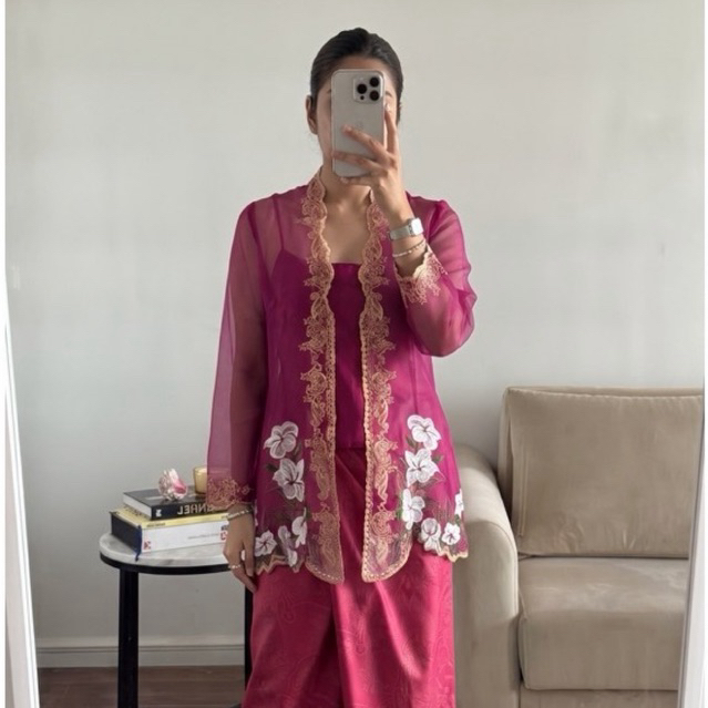 KEBAYA WANITA KEBAYA ENCIM KEBAYA BALI KEBAYA KEKINIAN KEBAYA QANUTA BAJU KONDANGAN Setelan wanita b
