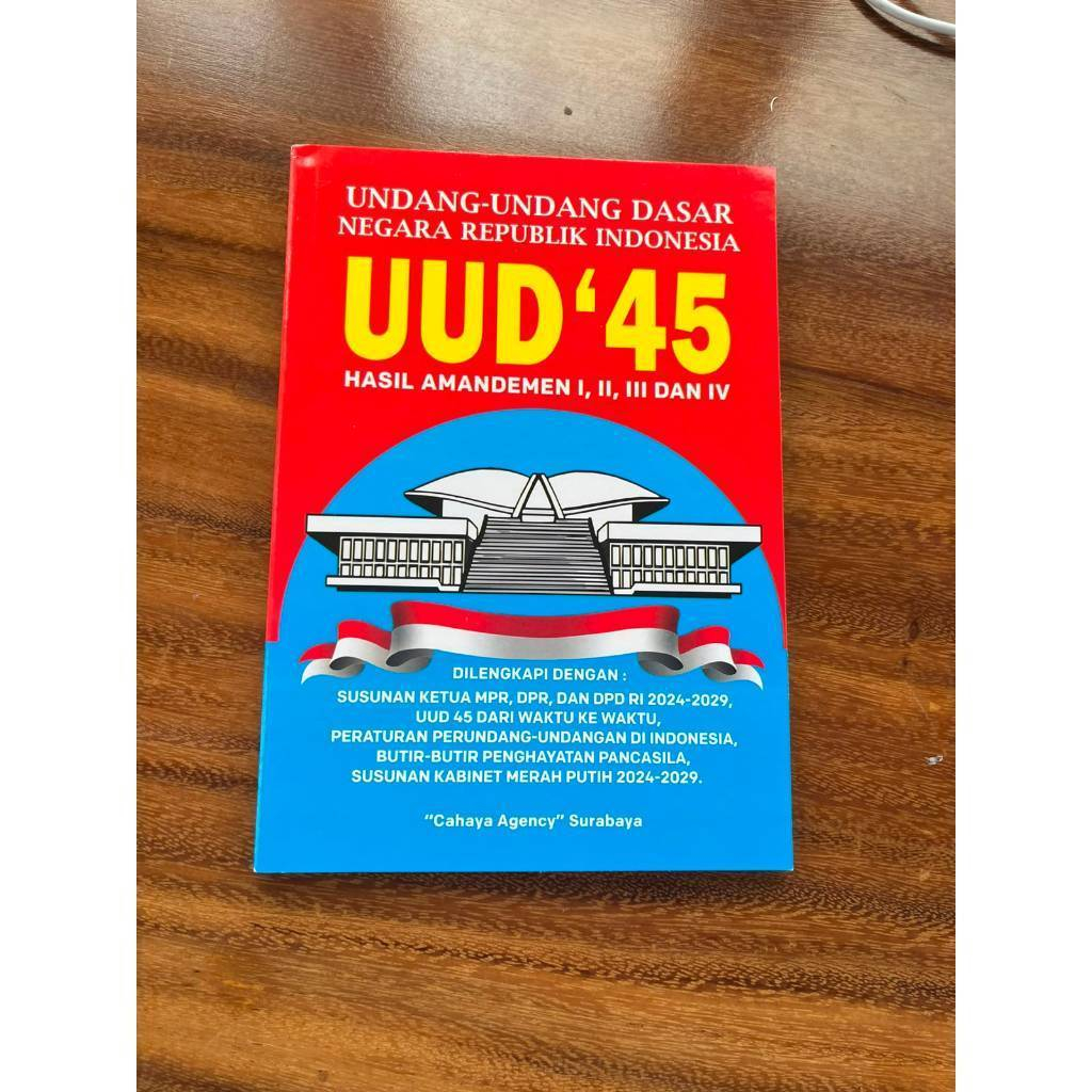 Buku Undang Undang Dasar UUD 1945 Hasil Amandemen I II III Dan IV Dilengkapi Kabinet Merah Putih Cah