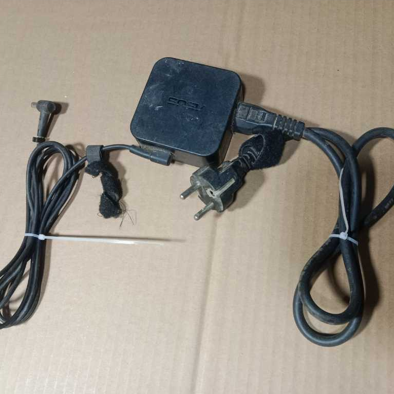 BEKAS NORMAL ORI 19V 3.42A 65W 4.1x1.35mm ADAPTOR CHARGER ORIGINAL LAPTOP ASUS ZENBOOK 14 UX433FN UX