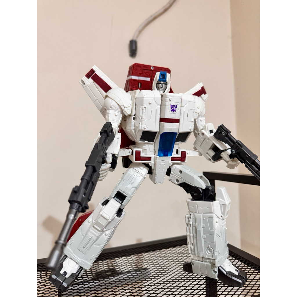 Transformers WFC Siege Jetfire Commander Class