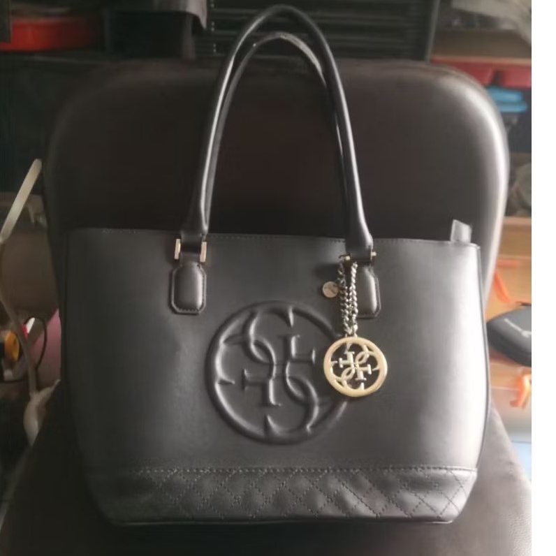 koleksi tas Guess Korry Small Classic Tote bag hitam