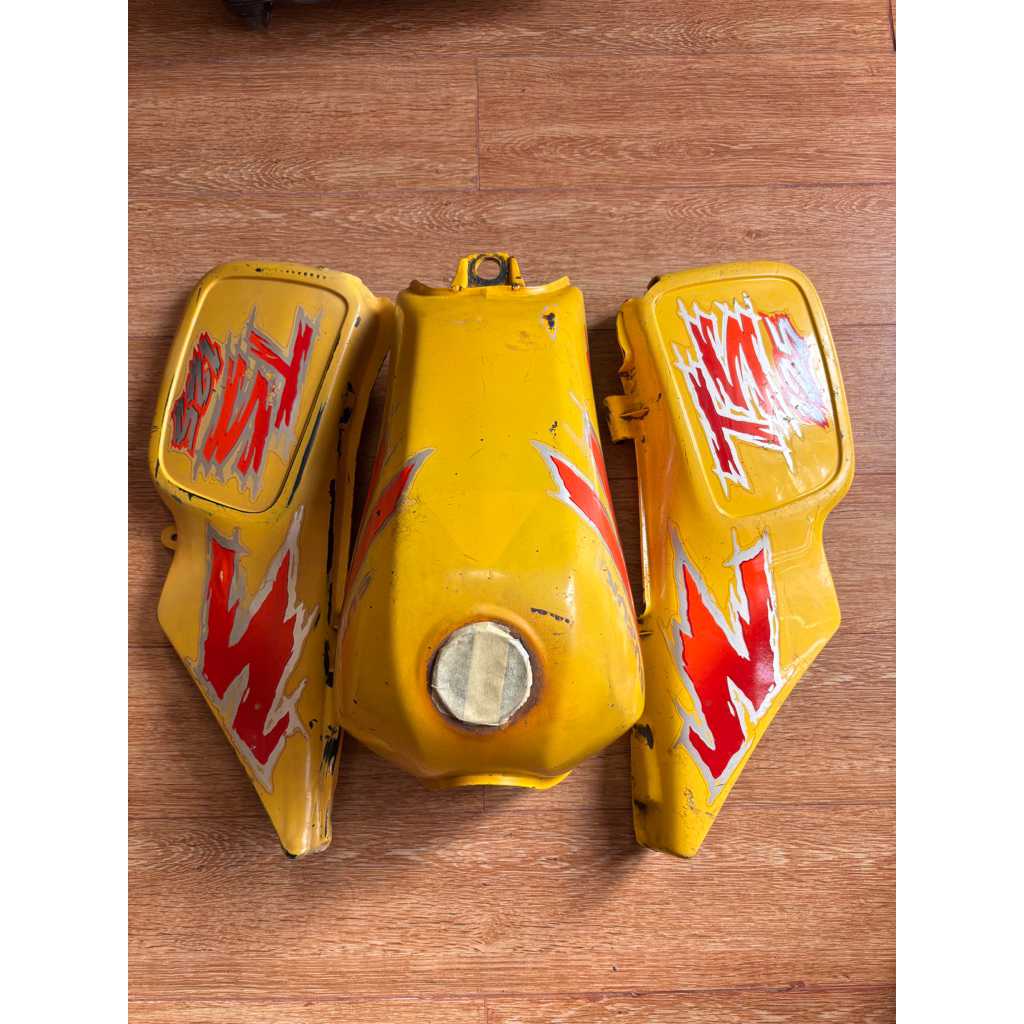 Tangki TS 125 original dan Side Cover Suzuki TS 125 original