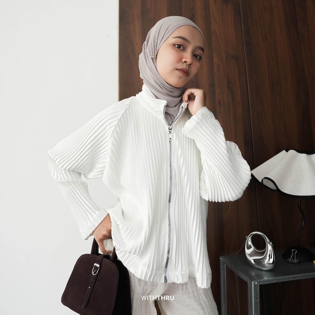 Lisbon Pleats Jacket - Thruoutfit - Pleated Jacket