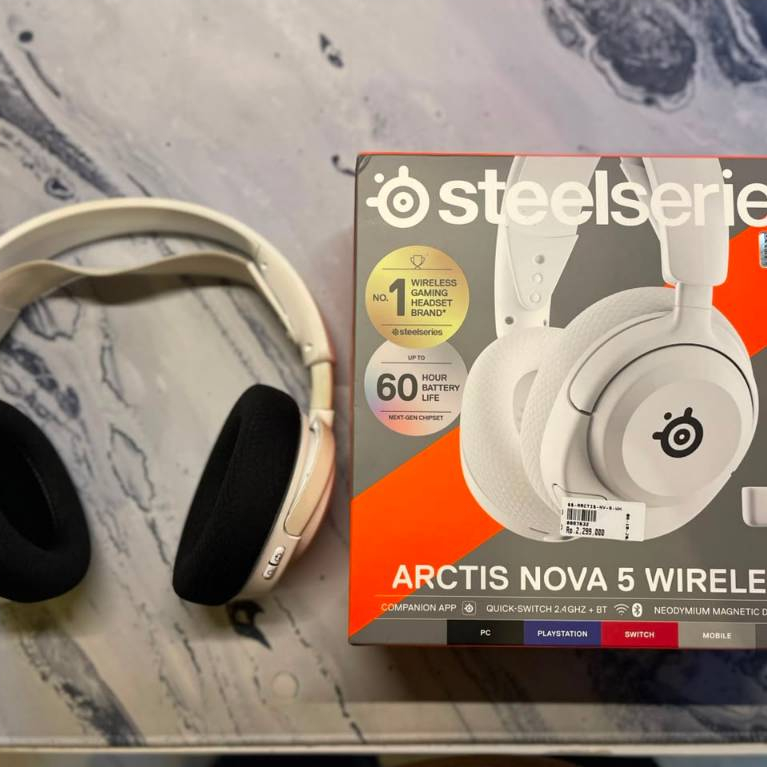 SteelSeries Arctis Nova 5 Wireless - Headset Gaming Over-ear Hitam