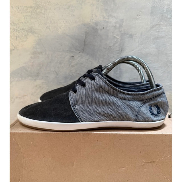 Sepatu Fred Perry