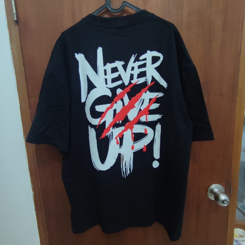 Kaos lengan pendek hitam oversized pria wanita CK Never Give Up kado ulang tahun anniversary